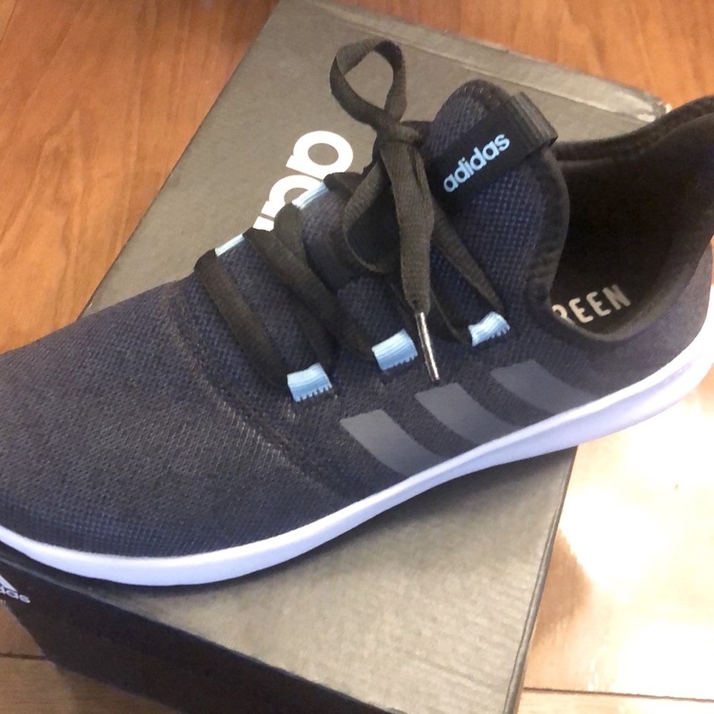 Cloud foam pure 2.0 running sneaker size 9.5 has been worn one time still in box